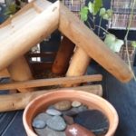 Drugoklasiści wspierają owady w czasie suszy